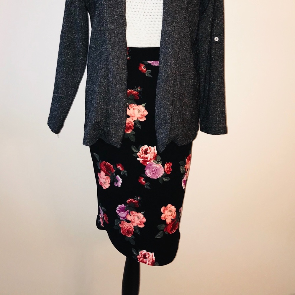 🌸 Floral Pencil Skirt 🌺 - Picture 4 of 6